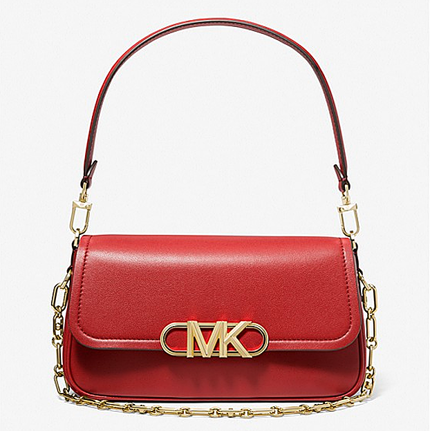 El bolso rojo de Michael Kors.
