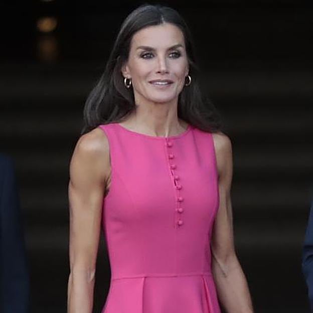La reina Letizia con brazos tonificados