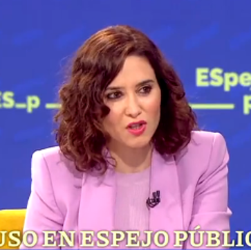Imagen secundaria 1 - Isabel Díaz Ayuso con 'Espejo Público' con el traje lila de Bleis Madrid.