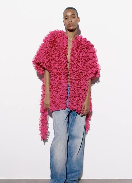 Imagen - Abrigo de punto con volantes fucsia