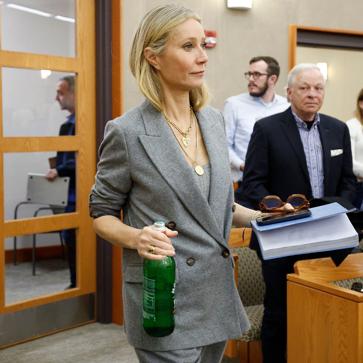 Imagen secundaria 1 - Los looks de Gwyneth Paltrow en su mediático juicio, paradigma del lujo silencioso.