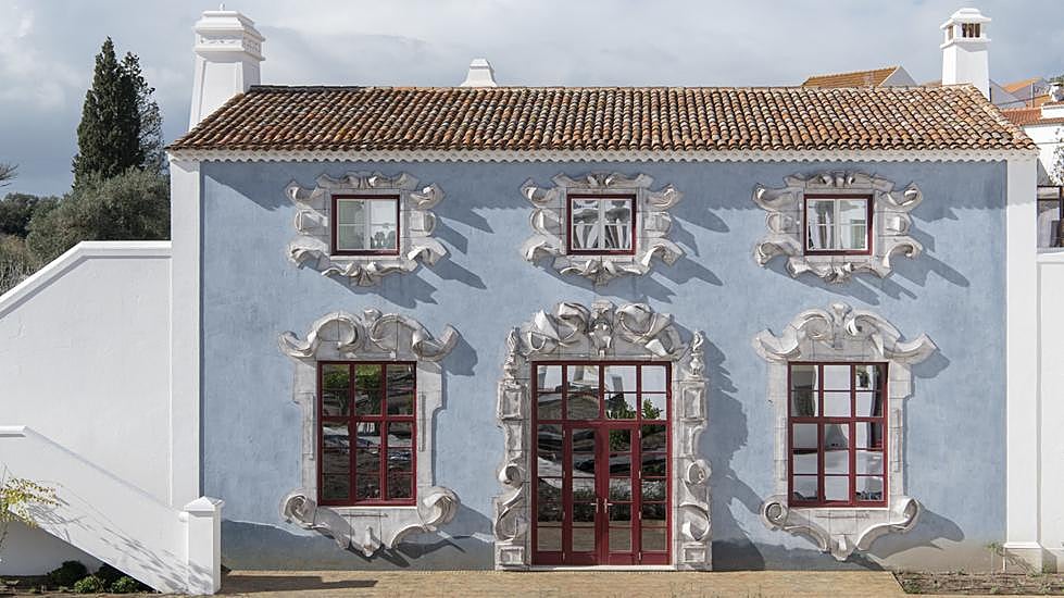 Exterior del Hotel Vermelho en Melides (Portugal). 