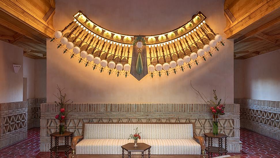 La artesanía y las obras de arte están presentes en cada rincón del hotel Vermelho Melides. 