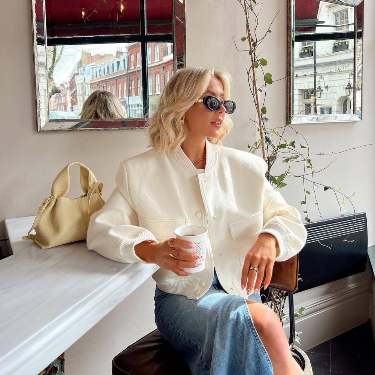 La influencer lleva la bomber viral de Zara