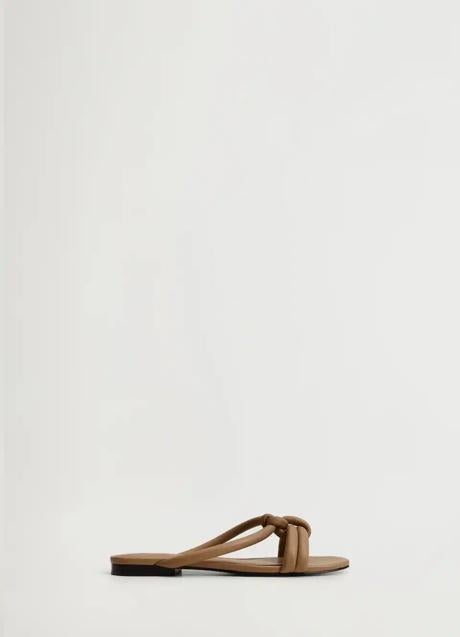 Imagen - Sandalias de tiras marrones, 9,99€.