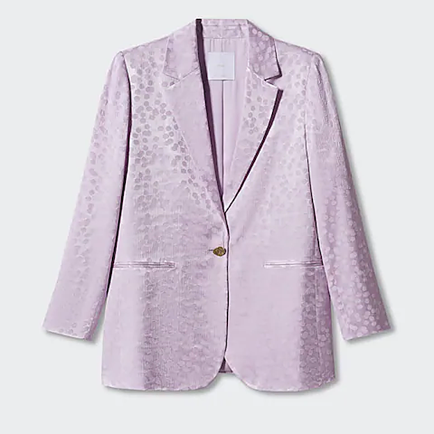 La blazer lila de Mango.