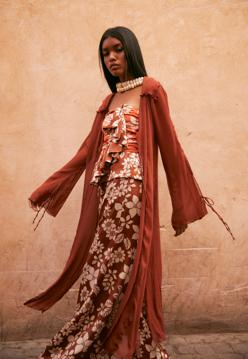 Imagen secundaria 2 - Imágenes de campaña de las firmas Bimani, Marta Martí y Sophie and Lucie.