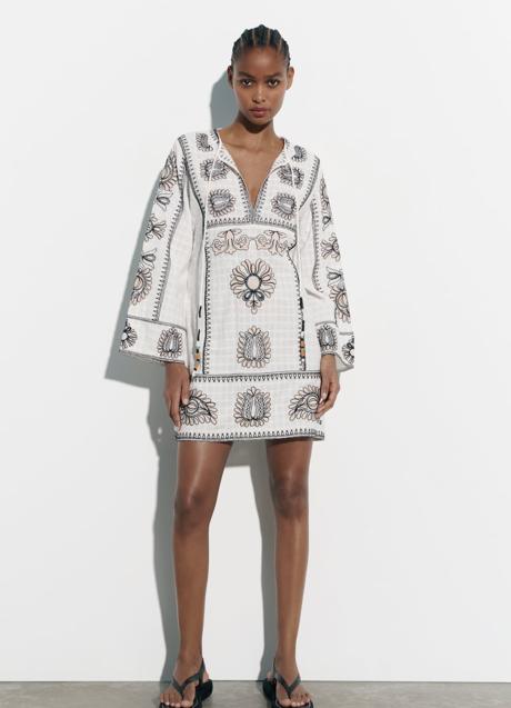 Imagen - Vestido estilo túnica de Zara. Foto: Zara.