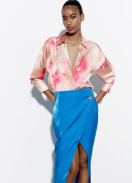 Imagen - Camisa satinada en estampado degradado rosa