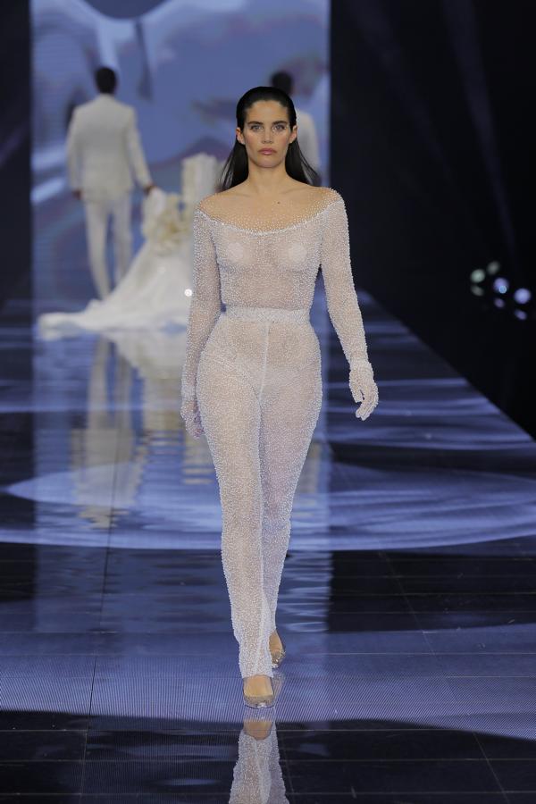 Un broche de oro con una puesta escena que no ha dejado a nadie indiferente. Convirtiéndose en uno de los desfiles con mayor diversidad de tallas y edades. Destacando a la modelo curvy Lorena Durán y la veterana Barbara d'Alessandri. 