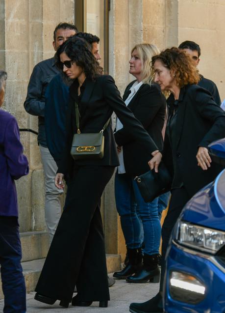 Imagen - Xisca Perelló y su madre, María Pascual, llegando al funeral del Miquel Perelló. / GTRES