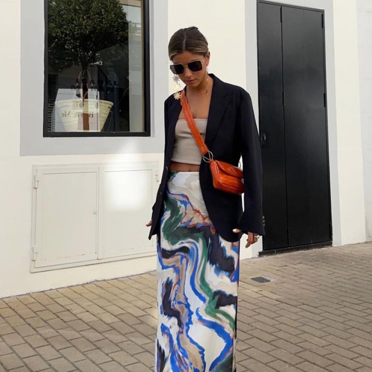 Una influencer con top de tubo.