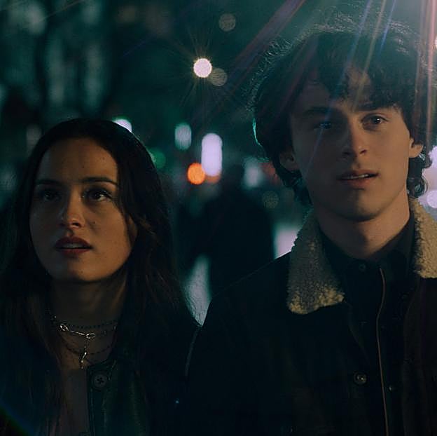 Fotograma de la serie Ciudad en llamas, uno de los estrenos de Apple TV+ en el mes de mayo.