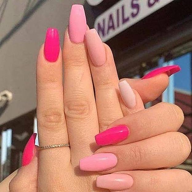 Uñas con manicura barbiecore color rosa