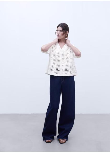 Imagen - Blusa de encaje de Adolfo Domínguez, 149€.