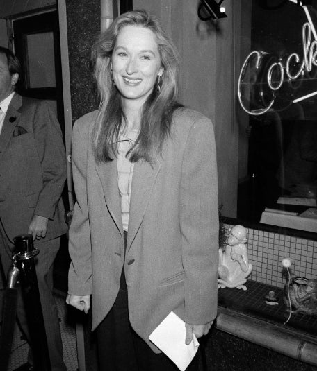 10 looks que demuestran que Meryl Streep tiene el armario perfecto: vestidos elegantes, americanas retro y mucho estilazo