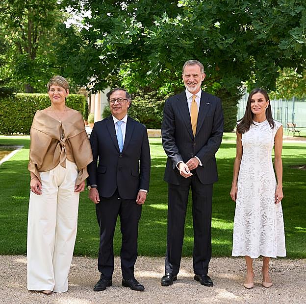 Los reys, el presidente de Colombia y su mujer en el Placio de La Zarzuela.