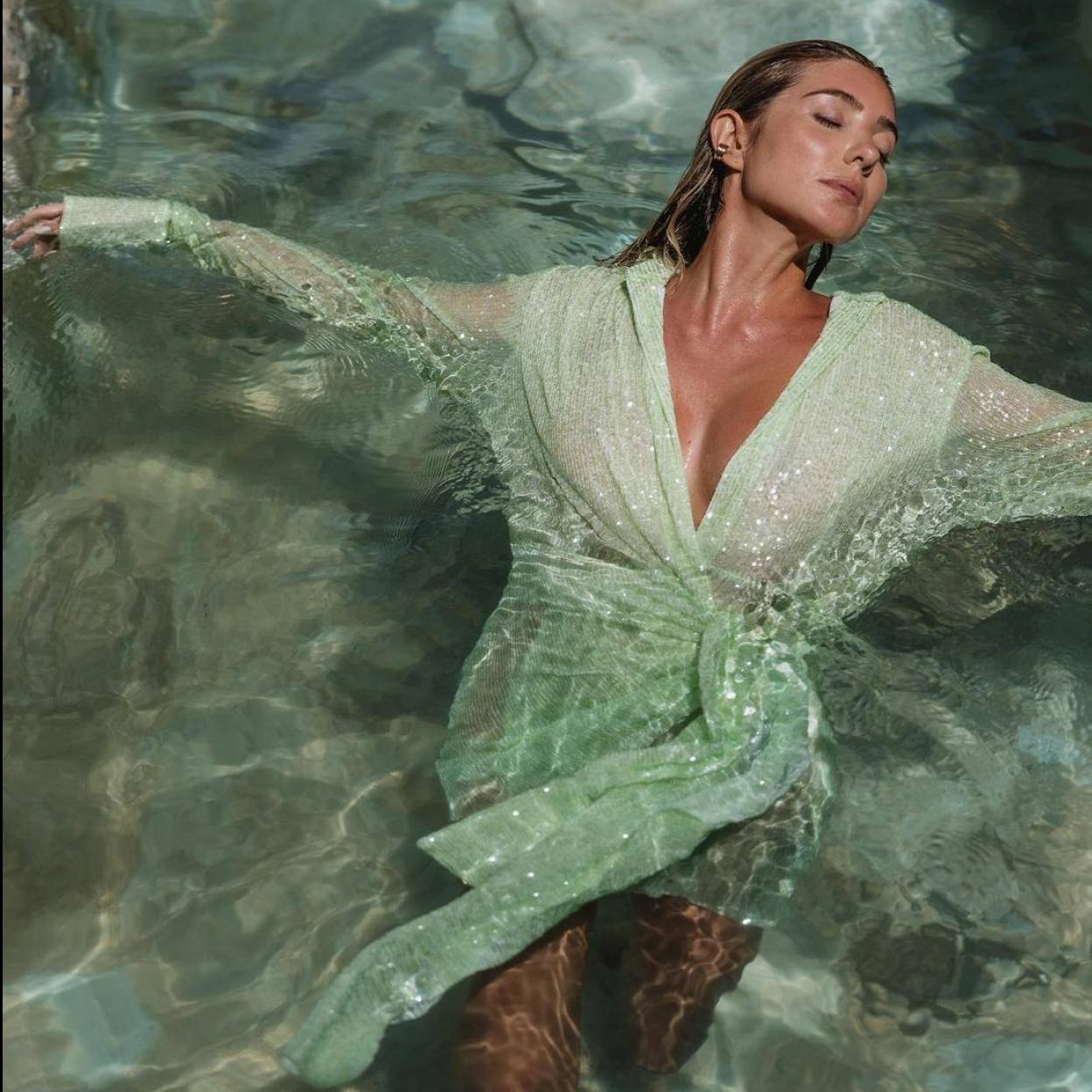 La influencer lleva la tendencia de lentejuelas Mermaidcore