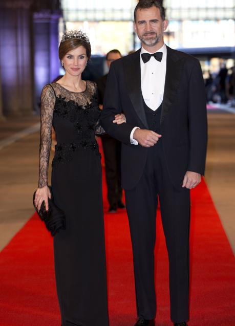 Imagen - Los reyes en la cena de gala previa a la coronación de Guillermo de Holanda. / GTRES