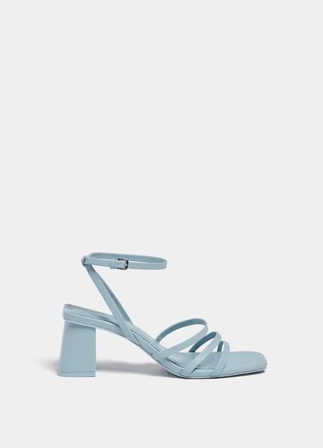 Imagen - Sandalias azules de Pull & Bear (24,99 euros)