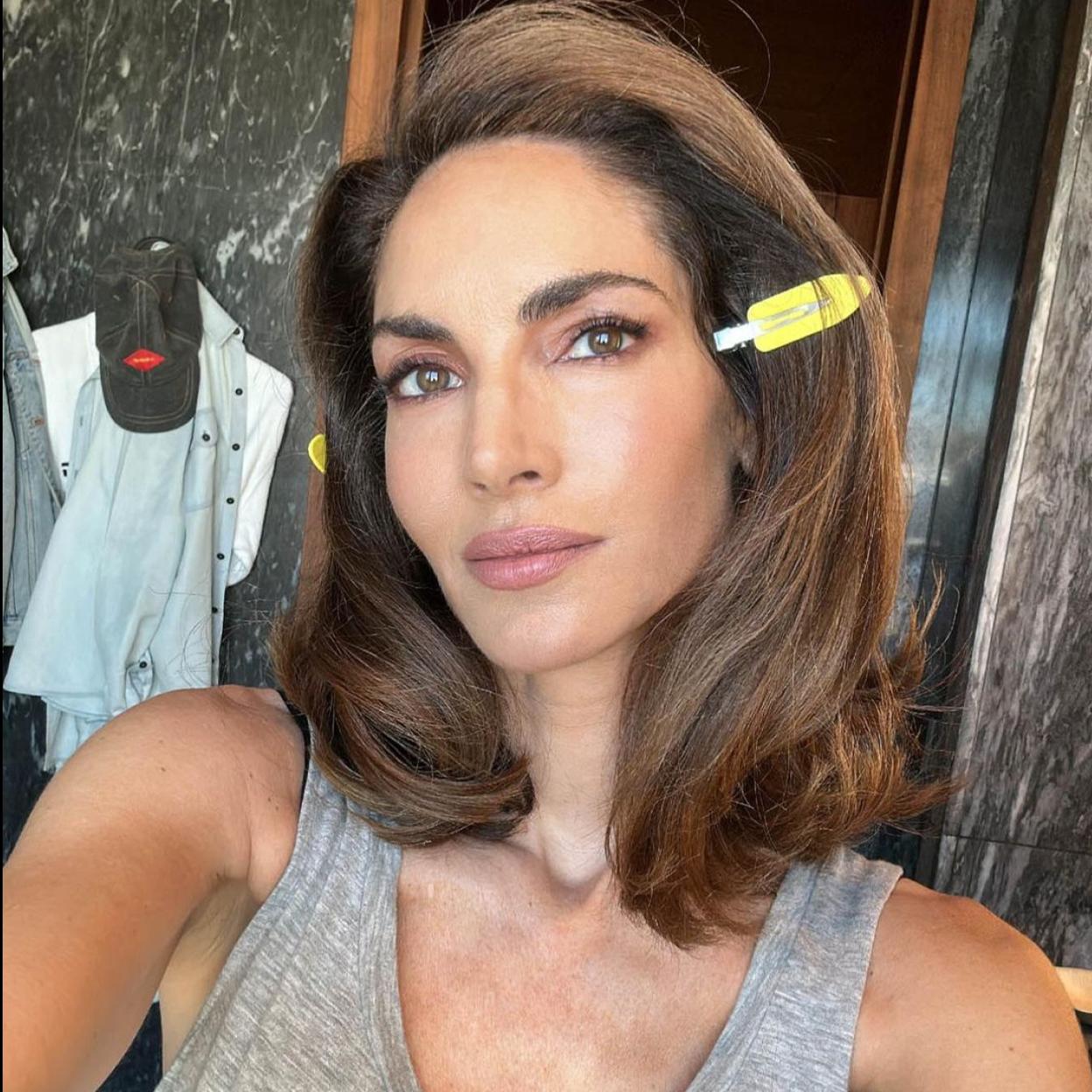 Eugenia Silva luce una piel lisa y sin imperfecciones.