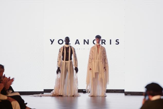 Aunque también tuvo cabida para ellos, con looks exuberantes para los más atrevidos. 