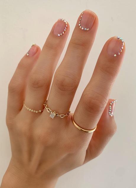 Imagen - Manicura con stickers de brillos/@betina_goldstein