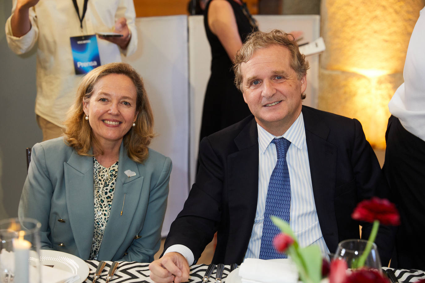 Nadia Calviño, con Ignacio Ybarra, presidente de Vocento.