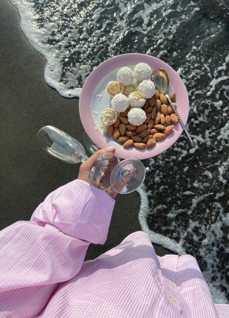 Imagen - Plata de comida con fondo marino/PEXELS