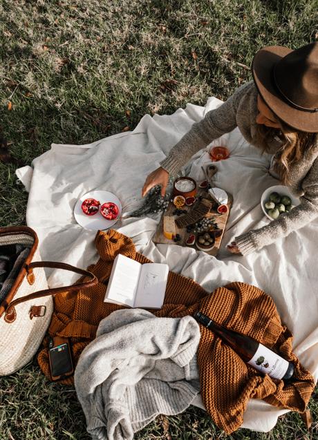 Imagen - Mujer en un picnic/PEXELS