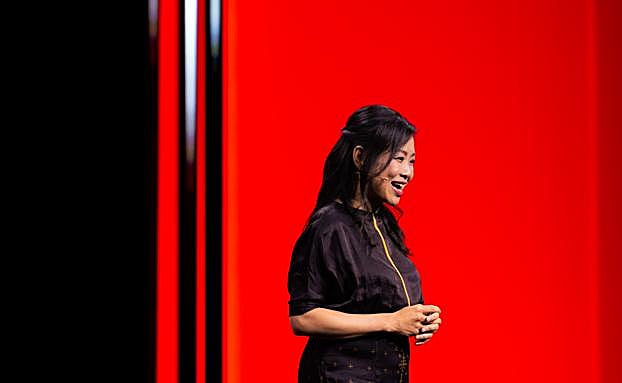 Sandi Toksvig, la activista por la igualdad de la mujer y escritora, se encargó de presentar la ceremonia de los Cartier Women's Initiative.