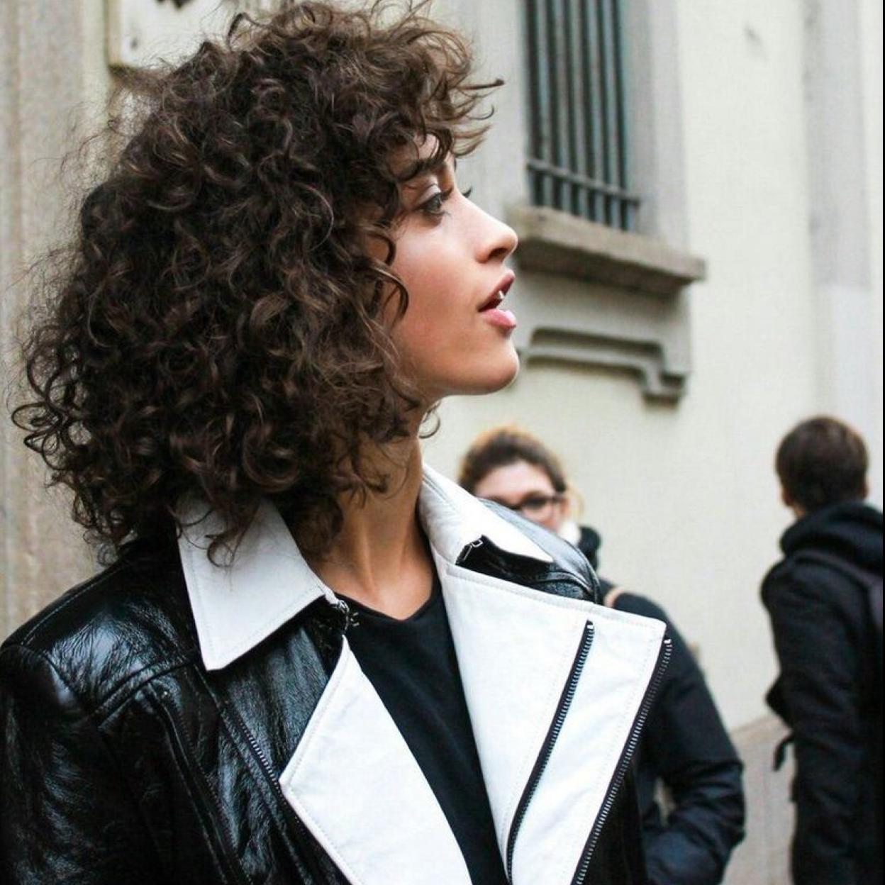 Estos son los acondicionadores más ligeros para pelo rizado. 