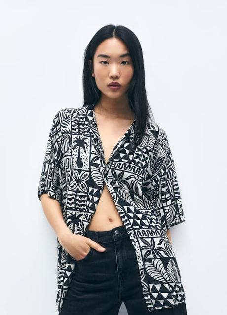 Imagen - Blusa estampada de Pull & Bear (22,99 euros)