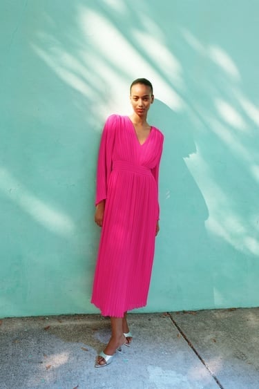 Imagen - Vestido plisado de Zara. (39,95 euros).