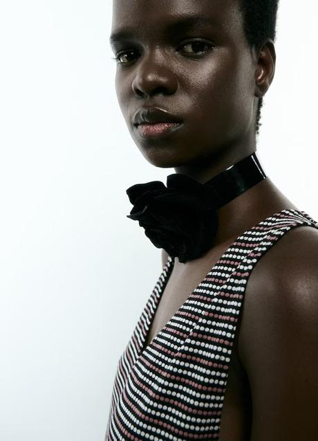 Imagen - Mono de Sfera con accesorio flor. Foto: Sfera.