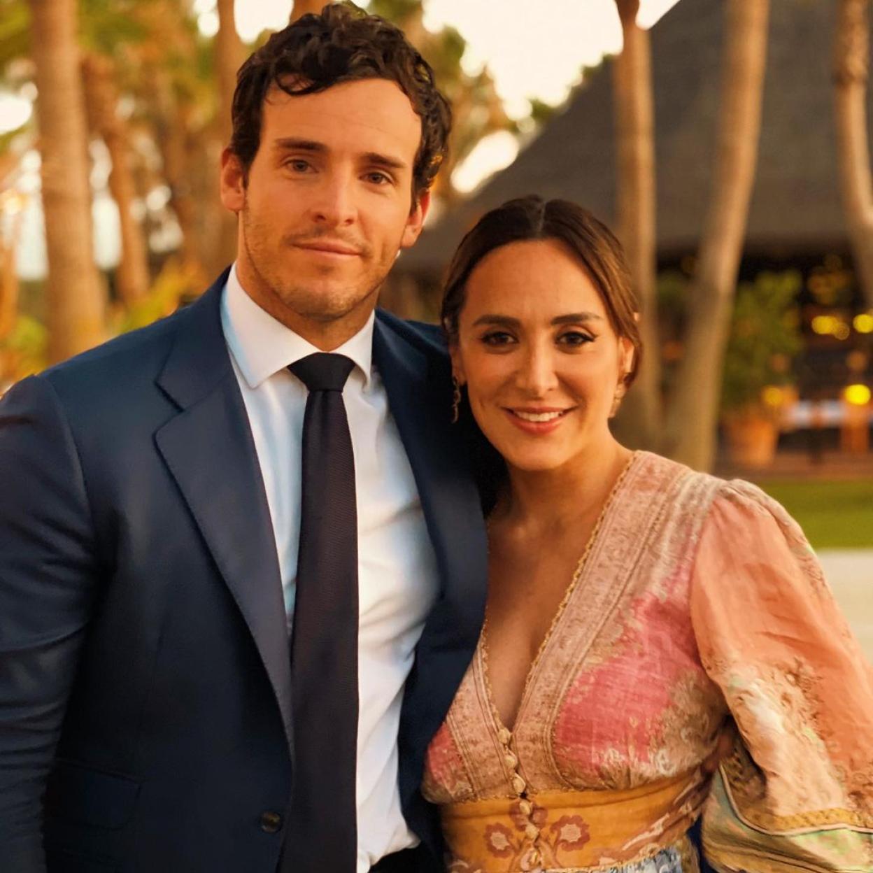 Iñigo Onieva y Tamara Falcó posan felices a pesar de los contratiempos para celebrar su boda