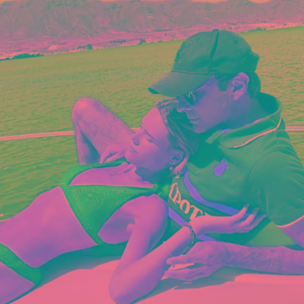 Enrique Ponce y Ana Soria ha vivido tranquilamente su amor en Almería desde que redujeron su exposición pública a mínimos antes de la pandemia. Ahora, vuelven a lo grande en El Hormiguero. 