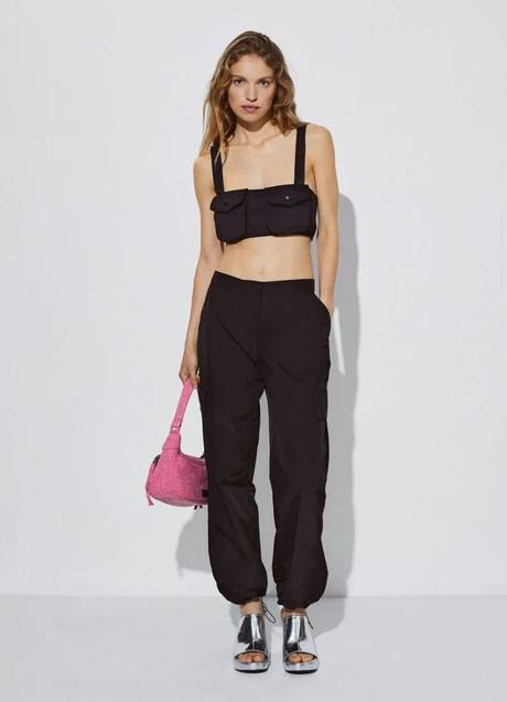 Imagen - Pantalones parachaute en color negro de Parfois. Foto: Parfois.
