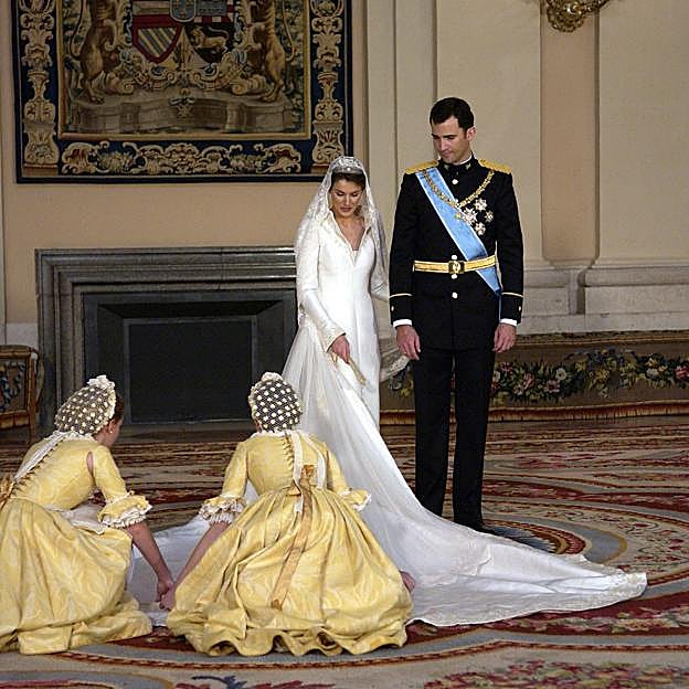 El vestido de novia de Letizia, 19 años después: cinco diseñadores españoles ponen nota a la obra de Pertegaz