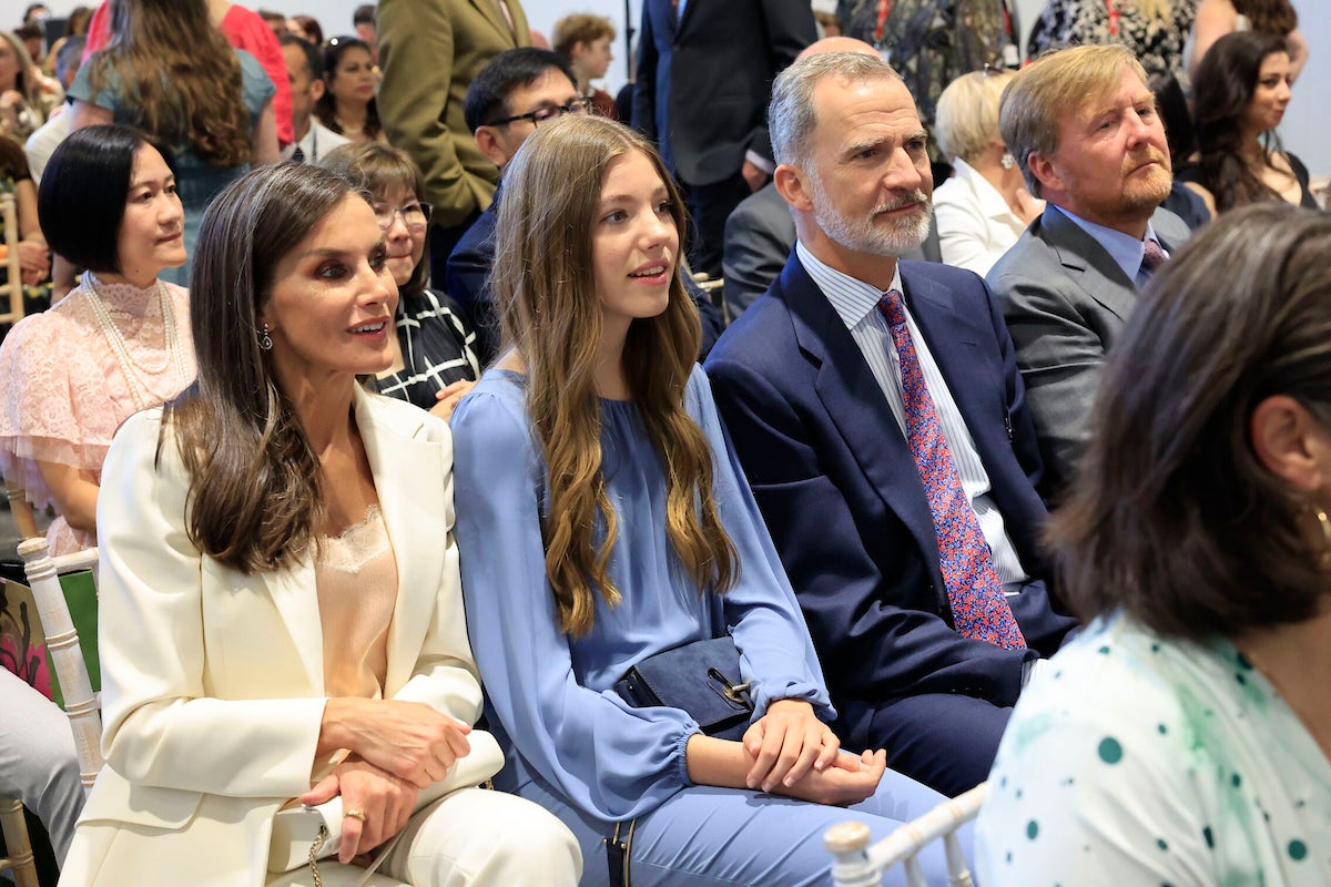La reina Letizia junto al 