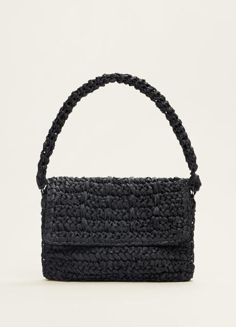 Imagen - Bolso de rafia de color negro Stradivarius (19,99 euros)