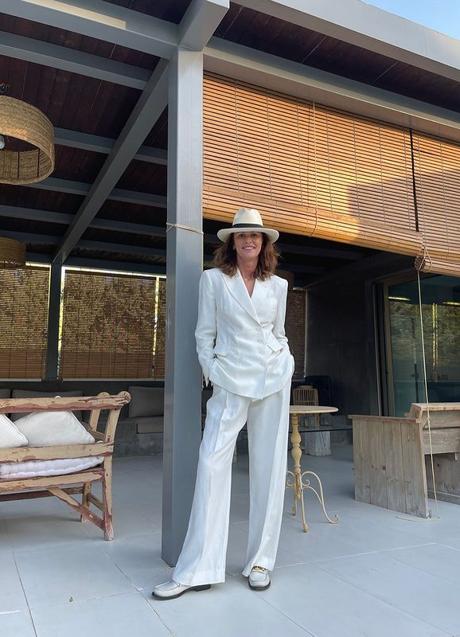 Imagen - Lunes: El traje blanco