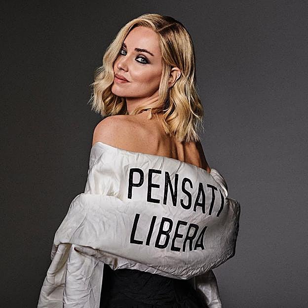 Imagen principal - Algunos de los vestidos feministas de Dior para Chiara Ferragni en el Festival de San Remo. 