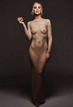 Imagen secundaria 2 - Algunos de los vestidos feministas de Dior para Chiara Ferragni en el Festival de San Remo. 