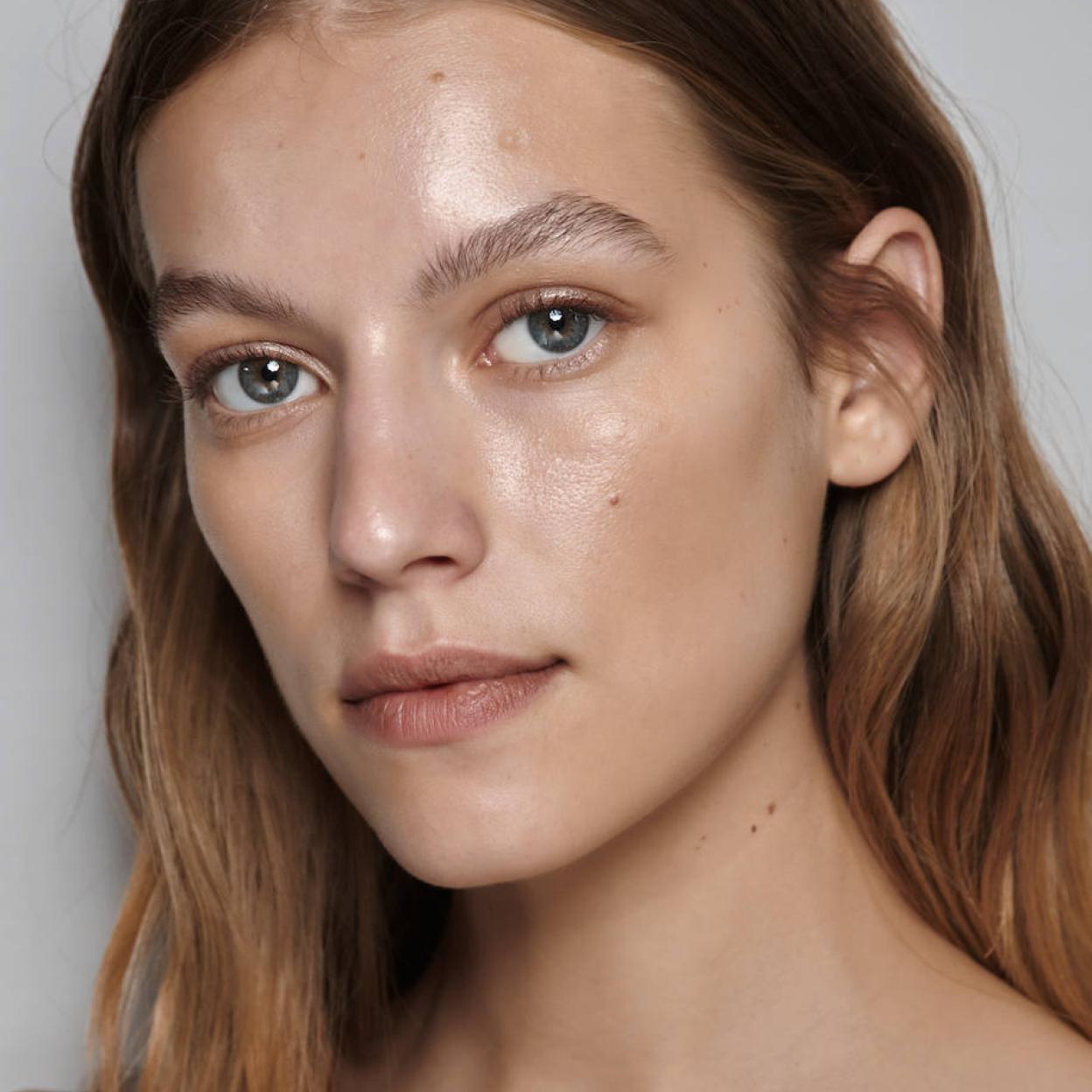 Modelo con piel limpia