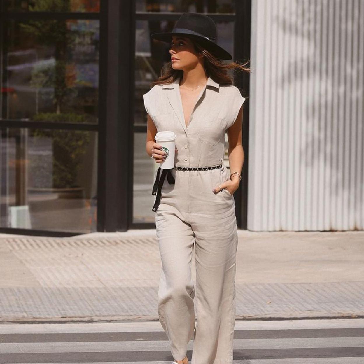 Maria Fernández-Rubíes con mono de lino