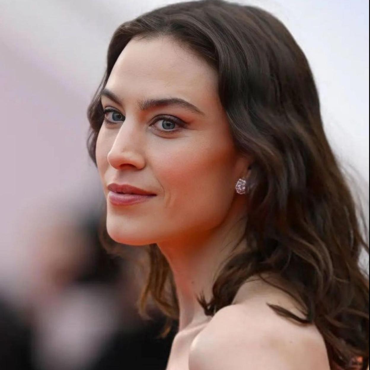 Hailey Bieber con pelo corto