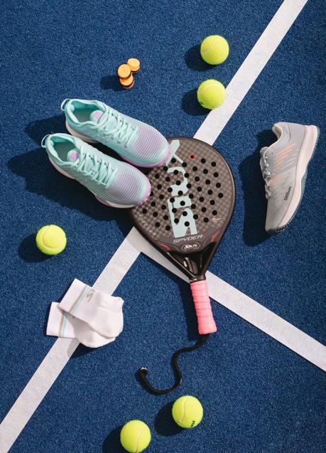 Imagen - En Pádel Nuestro puedes practicar con la pala en sus pistas cubiertas.