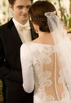 Imagen secundaria 2 - Fotogramas de la escena de la boda de la saga Crepúsculo. / D.R.