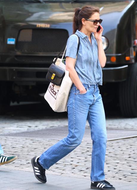 Imagen - Katie Holmes con Adidas Samba en color negro. Foto: Gtres.
